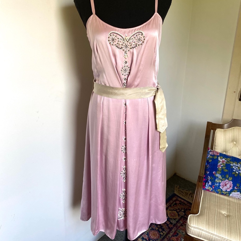 Gorgeous lavender satin and beaded dress, size 4-6 - Picture 2 of 9